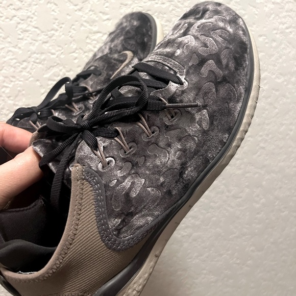 Nike Free Rn 18 “Wild Velvet - Oil Gray” - Picture 3 of 8